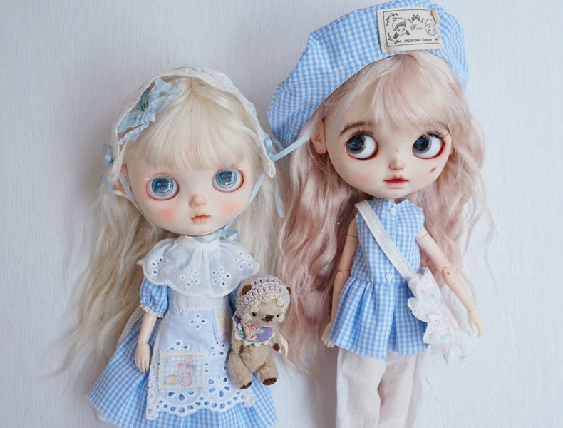 Vintage-Modern Blythe Doll Outfit: Blue Checkered Dress with Floral Details & Accessories - Image 3