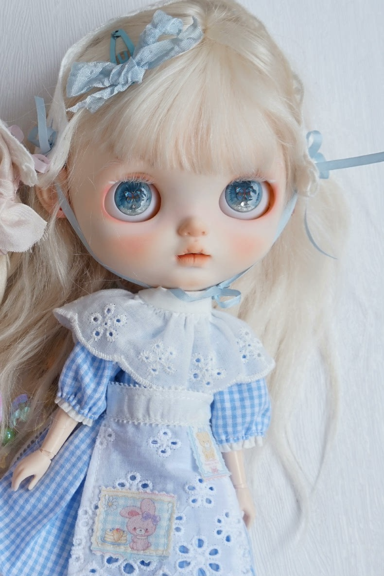 Vintage-Modern Blythe Doll Outfit: Blue Checkered Dress with Floral Details & Accessories - Image 5