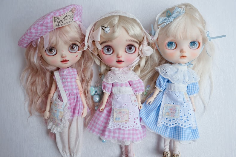 Vintage-Modern Blythe Doll Outfit: Blue Checkered Dress with Floral Details & Accessories - Image 7