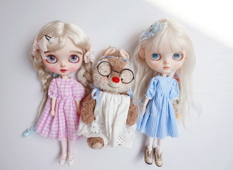 Vintage-Modern Blythe Doll Outfit: Blue Checkered Dress with Floral Details & Accessories - Image 8