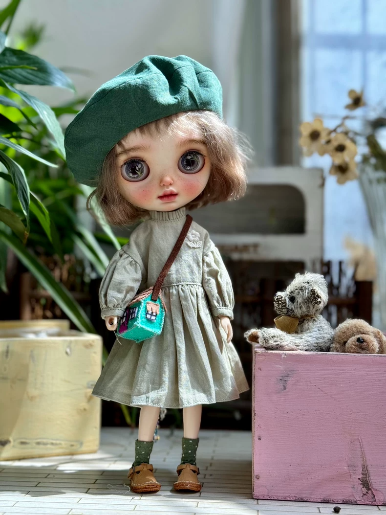Chic French Blythe Doll Outfit: Mint Dress & Beret Set – Elegant & Playful - Image 2