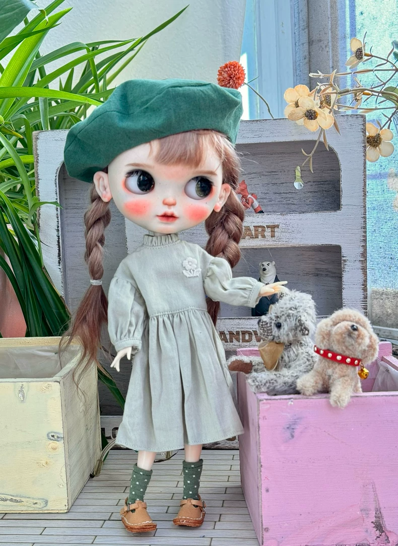 Chic French Blythe Doll Outfit: Mint Dress & Beret Set – Elegant & Playful - Image 3