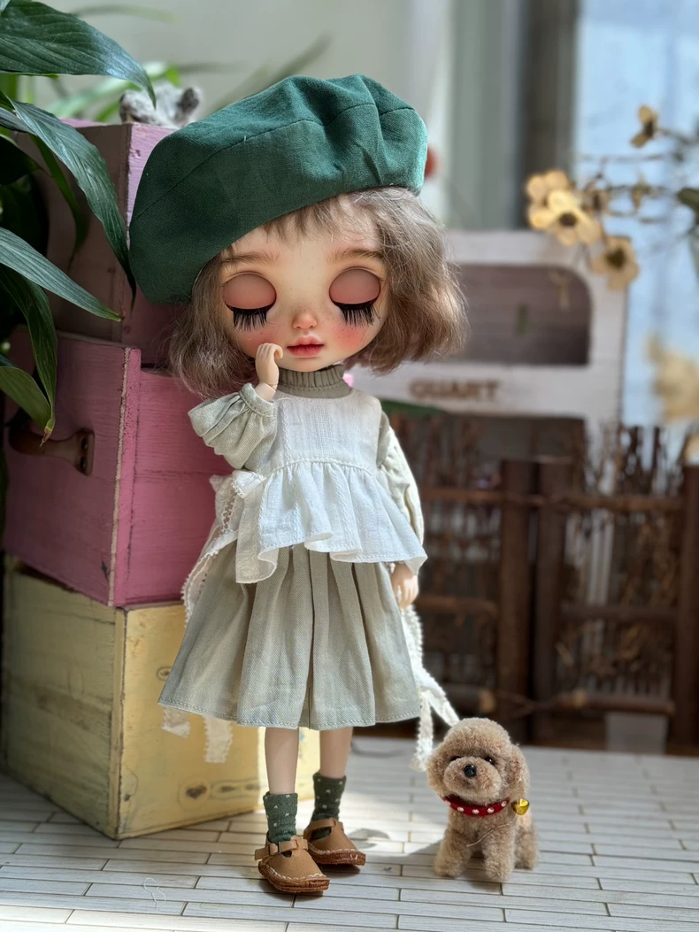 Chic French Blythe Doll Outfit: Mint Dress & Beret Set – Elegant & Playful - Image 4