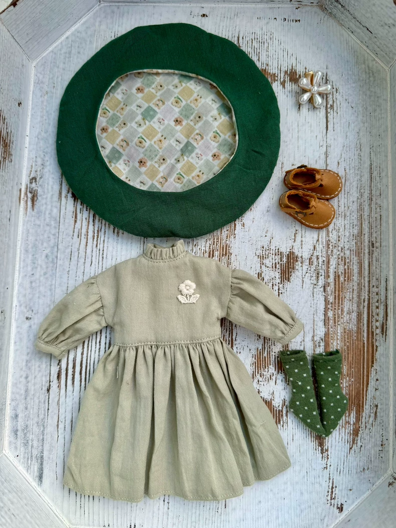 Chic French Blythe Doll Outfit: Mint Dress & Beret Set – Elegant & Playful - Image 6