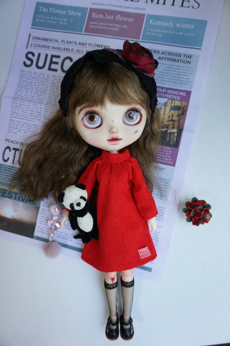 Vibrant Red Blythe Doll Dress Set with Rose Hairband & Lace Stockings – OB22/OB24 - Image 5