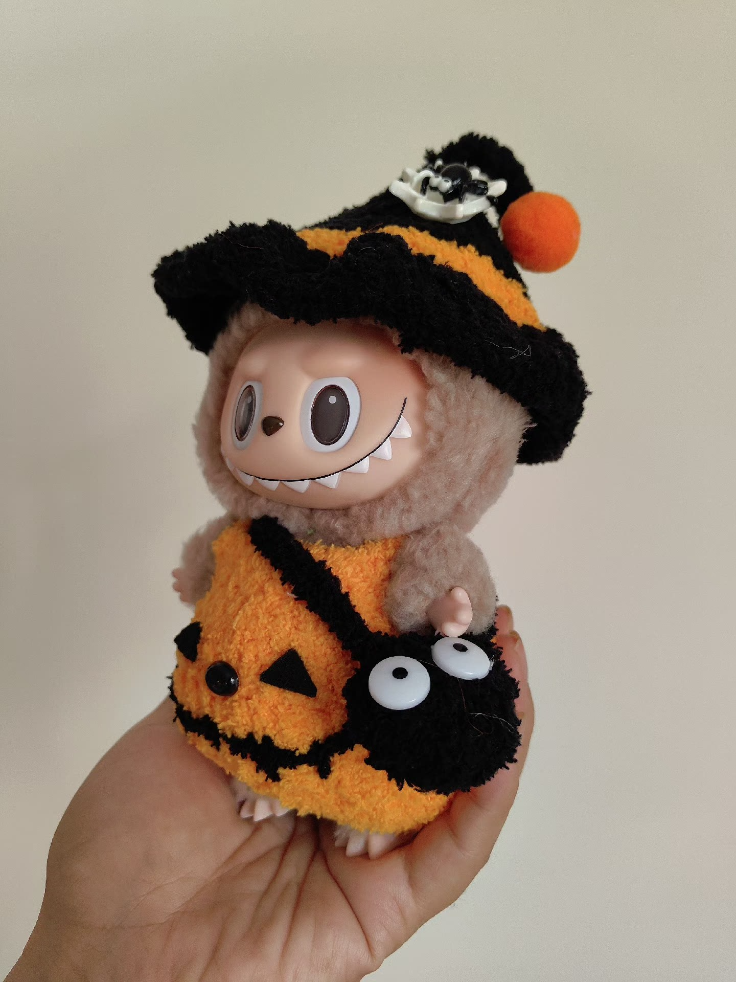 Whimsical Halloween Pumpkin Witch Costume for Labubu Dolls – Festive & Durable Plush Outfit - Image 2
