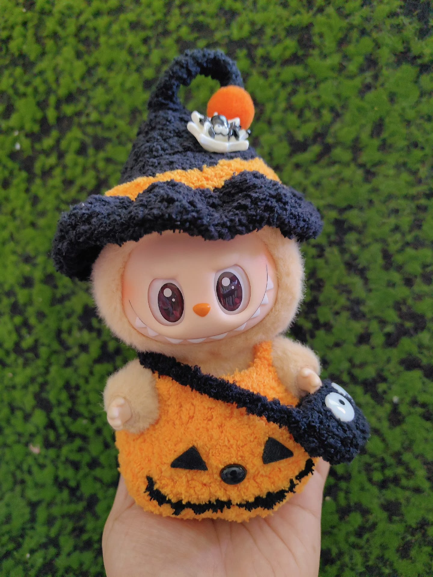 Whimsical Halloween Pumpkin Witch Costume for Labubu Dolls – Festive & Durable Plush Outfit - Image 5