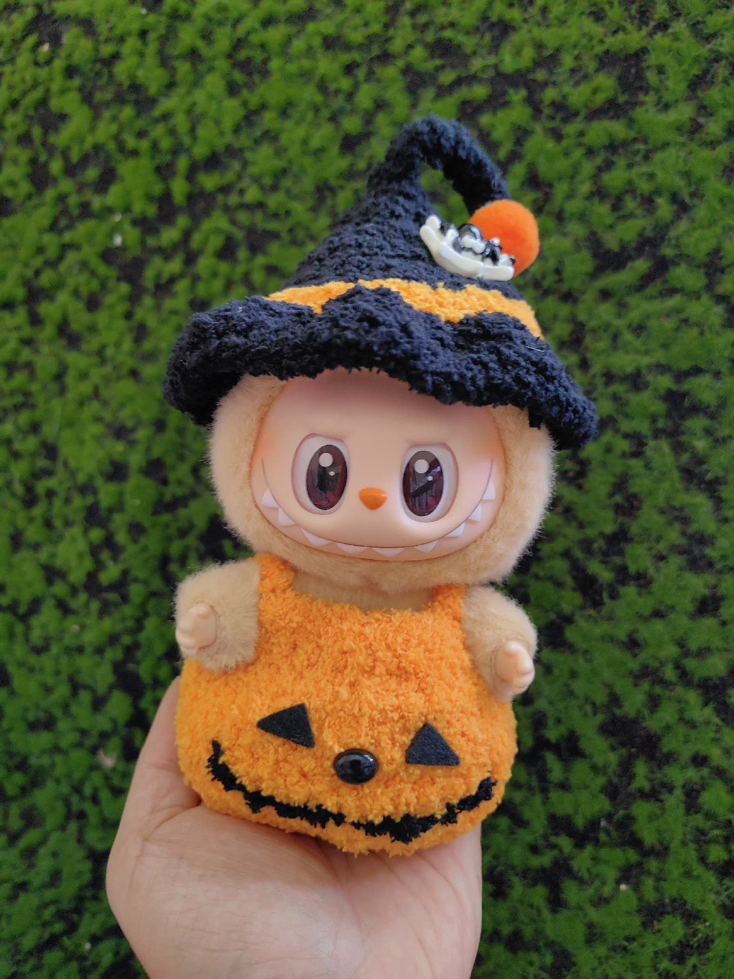 Whimsical Halloween Pumpkin Witch Costume for Labubu Dolls – Festive & Durable Plush Outfit - Image 6