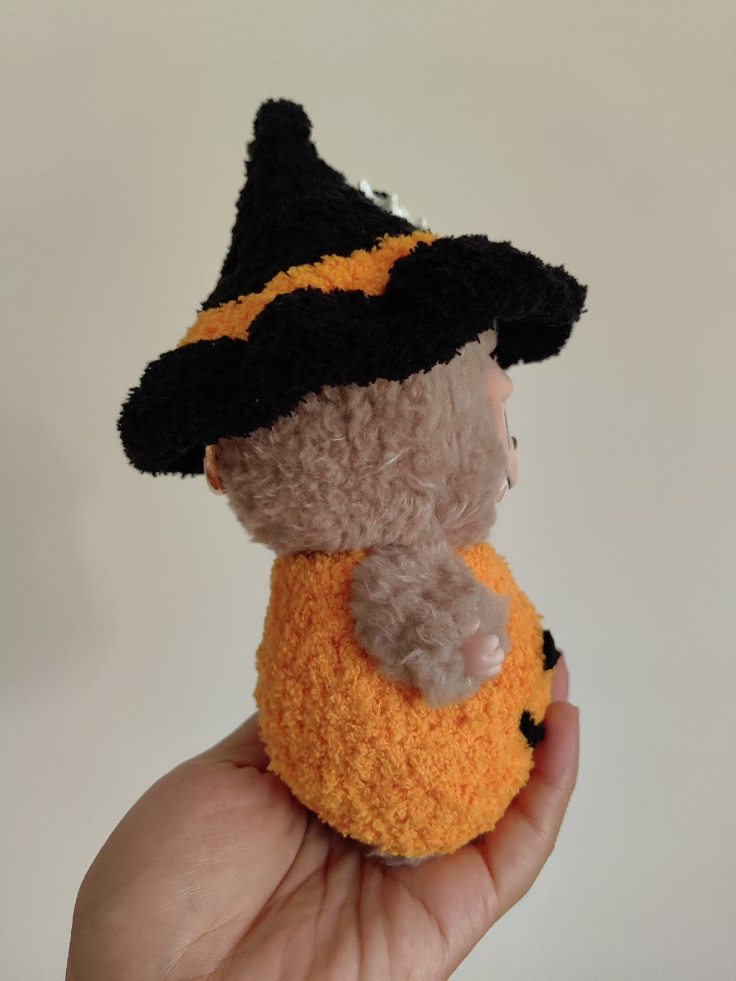 Whimsical Halloween Pumpkin Witch Costume for Labubu Dolls – Festive & Durable Plush Outfit - Image 8
