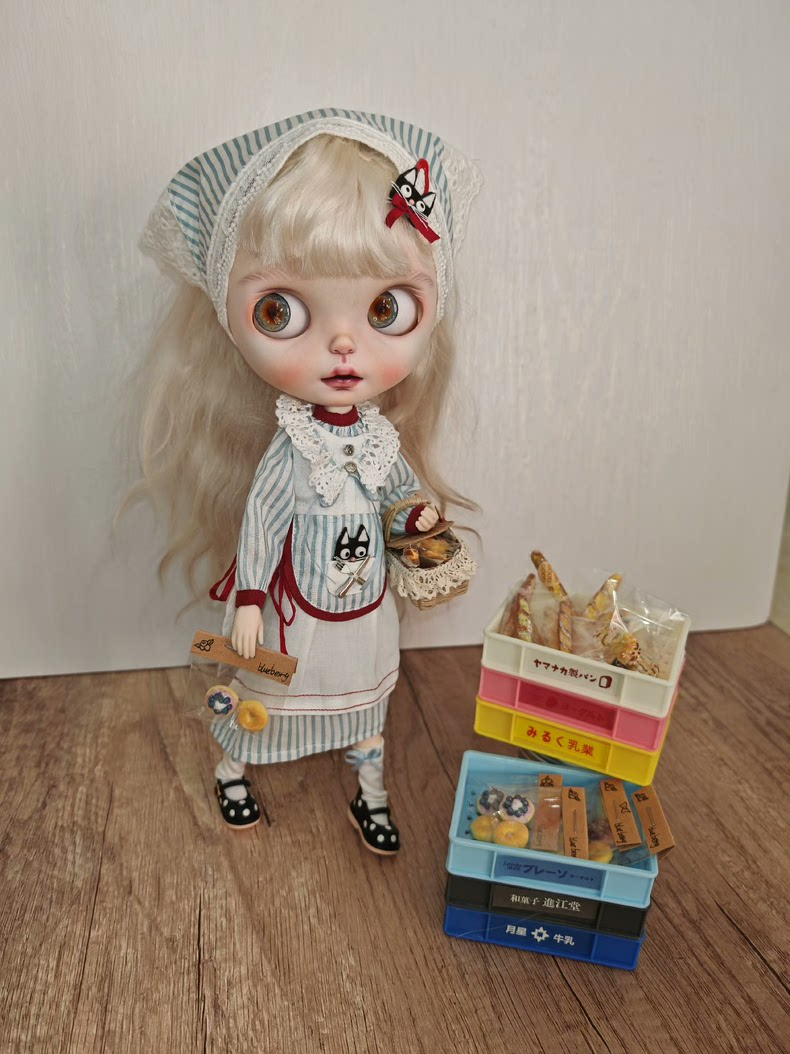 Charming Picnic-Themed BLYTHE Doll Outfit – Lace Headscarf & Cat Motif, OB24 Size, Premium Cotton - Image 3