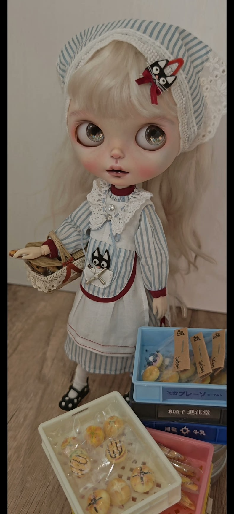 Charming Picnic-Themed BLYTHE Doll Outfit – Lace Headscarf & Cat Motif, OB24 Size, Premium Cotton - Image 5