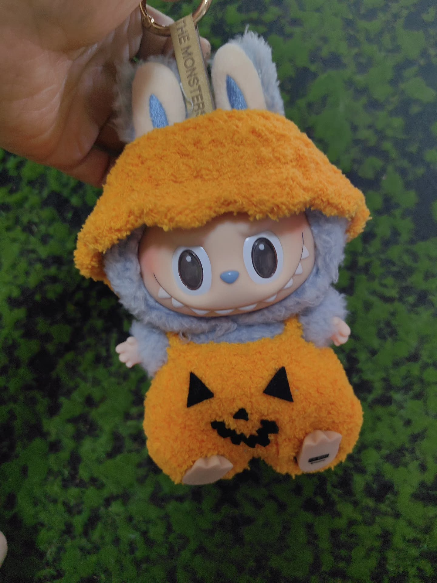 Adorable Halloween Pumpkin Costume for Labubu Dolls – Festive Orange Jack-O'-Lantern Outfit - Image 3