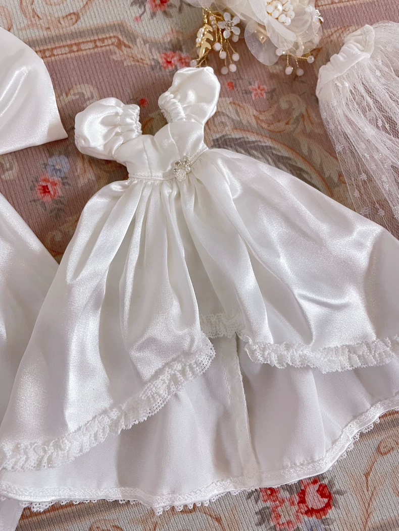 Elegant Blythe Doll Outfit with Lace & Satin - Detachable Bow & Headpiece for Collectors - Premium Quality & Versatile Styling - Image 4