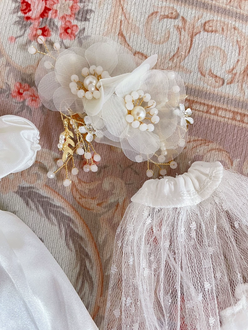 Elegant Blythe Doll Outfit with Lace & Satin - Detachable Bow & Headpiece for Collectors - Premium Quality & Versatile Styling - Image 6