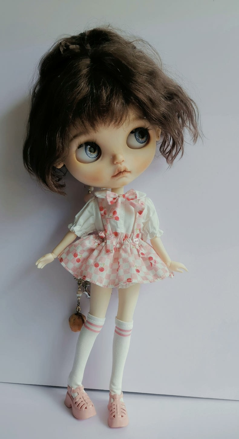Charming BLYTHE Doll Outfit: Cherry-Adorned Skirt, Ruffled Blouse & Accessories for OB24/OB22 – Premium Collectible Ensemble - Image 2