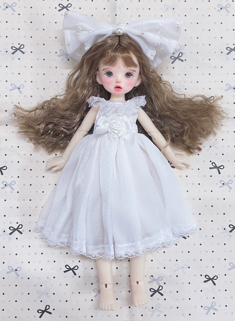 Elegant White Blythe Doll Dress Set with Floral Lace & Pearl Accents – Angelic Outfit for Collectors - Image 1