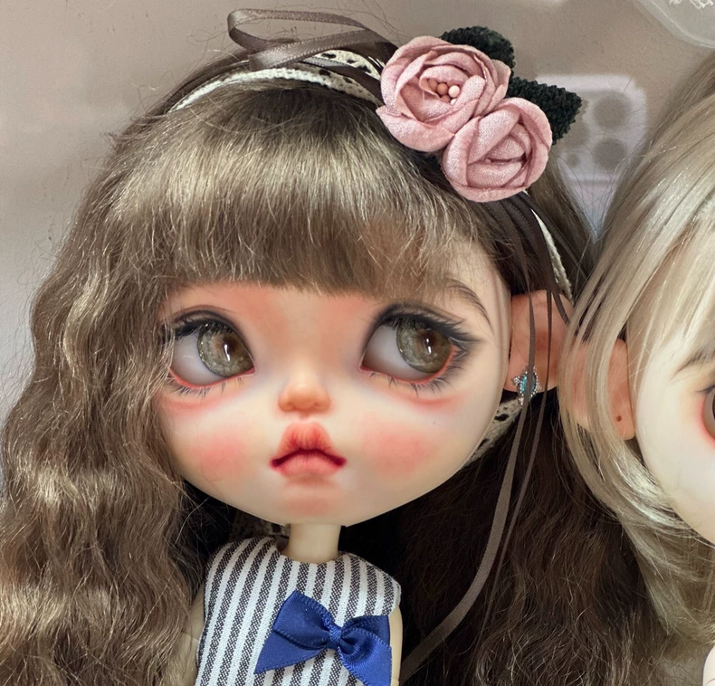 Elegant Floral Headbands for Dolls: Timeless Accessories for Versatile Styling - Image 1