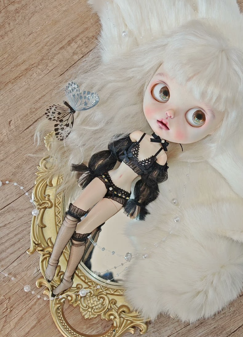 Elegant Blythe Doll Lingerie Set: Lace & Mesh Outfit with Stockings - Image 1