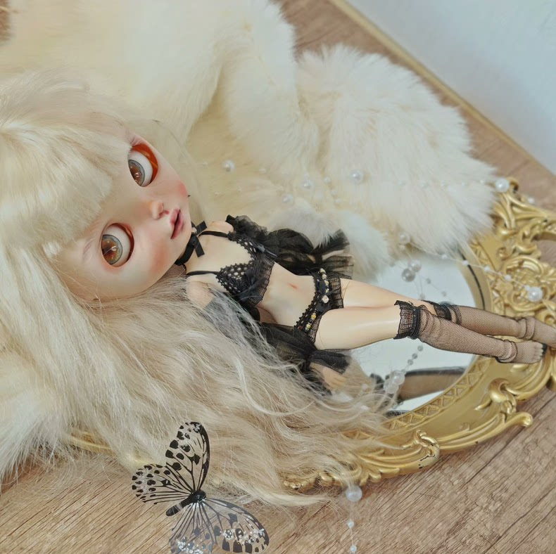 Elegant Blythe Doll Lingerie Set: Lace & Mesh Outfit with Stockings - Image 4