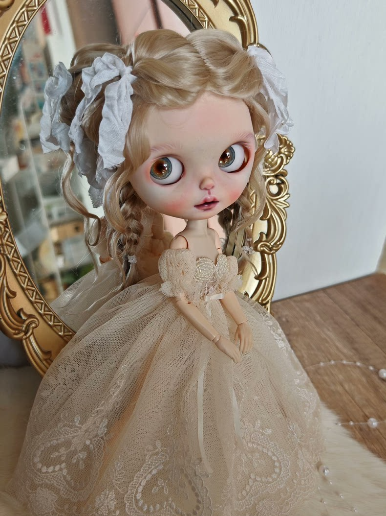 Exquisite Lace Beaded Dress for BLYTHE Dolls – Timeless Elegance & Premium Craftsmanship - Image 2