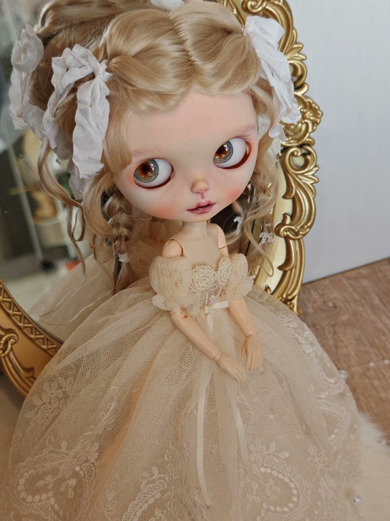Exquisite Lace Beaded Dress for BLYTHE Dolls – Timeless Elegance & Premium Craftsmanship - Image 3