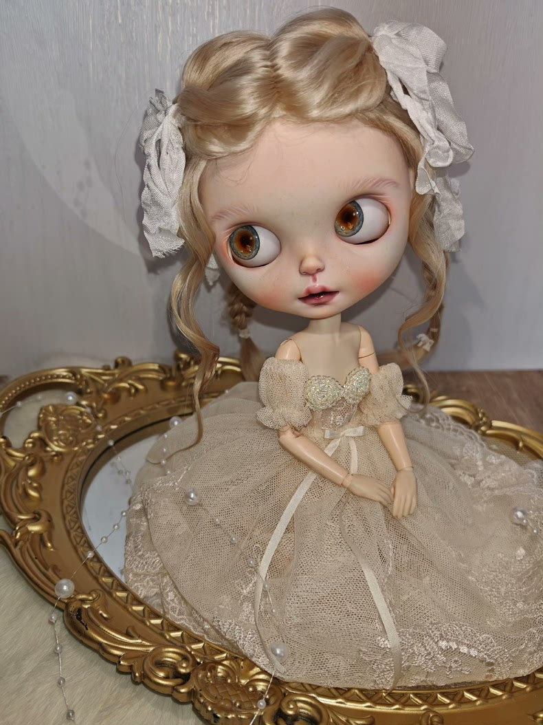 Exquisite Lace Beaded Dress for BLYTHE Dolls – Timeless Elegance & Premium Craftsmanship - Image 4