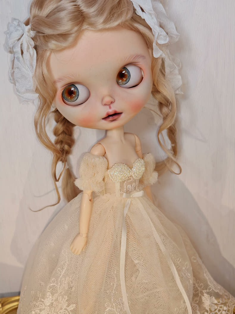 Exquisite Lace Beaded Dress for BLYTHE Dolls – Timeless Elegance & Premium Craftsmanship - Image 5