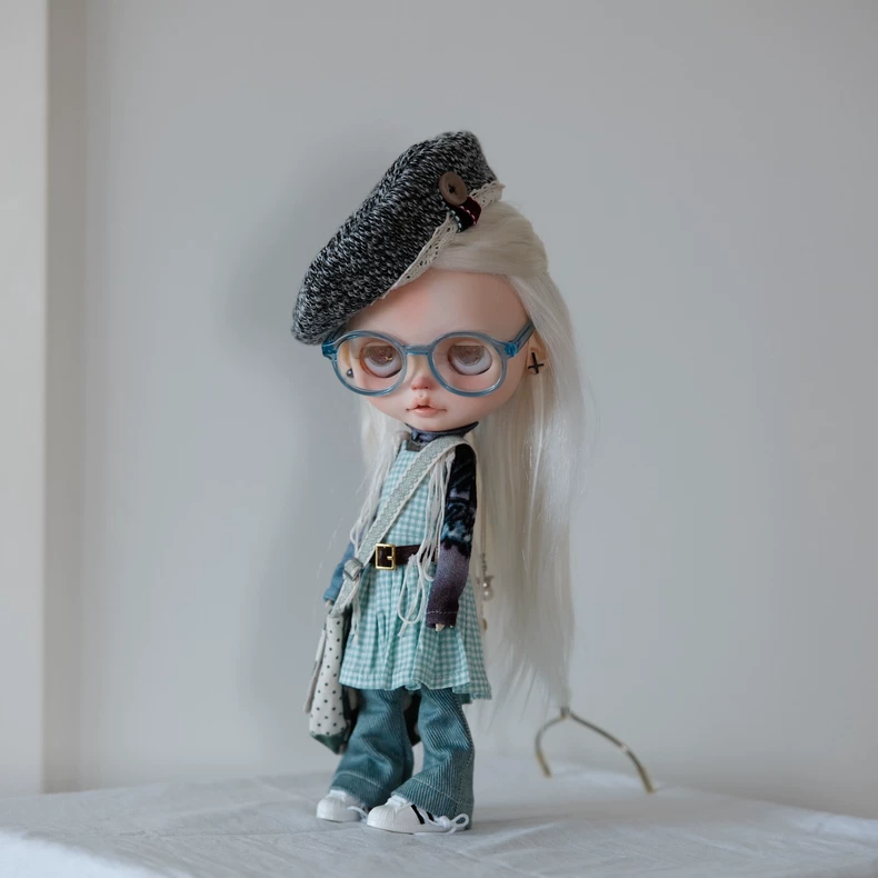 Chic Playful Blythe Doll Outfit: Beret, Checkered Dress & Denim Pants - Layered Style - Image 3