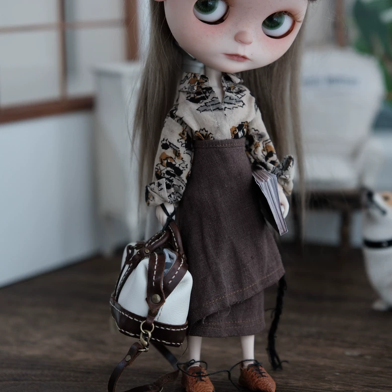 Chic BLYTHE Outfit: British Cotton Semi-Formal Blouse & Skirt Set for Collectors - Image 3