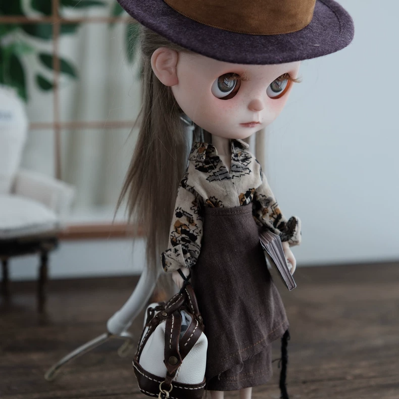 Chic BLYTHE Outfit: British Cotton Semi-Formal Blouse & Skirt Set for Collectors - Image 4