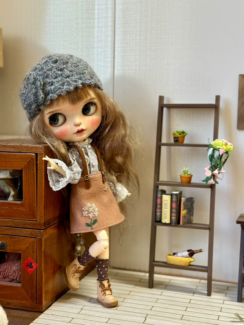 Vintage-Meets-Modern Blythe Doll Outfit: Polka Dot Blouse & Floral Skirt with Cozy Knit Hat - Image 2