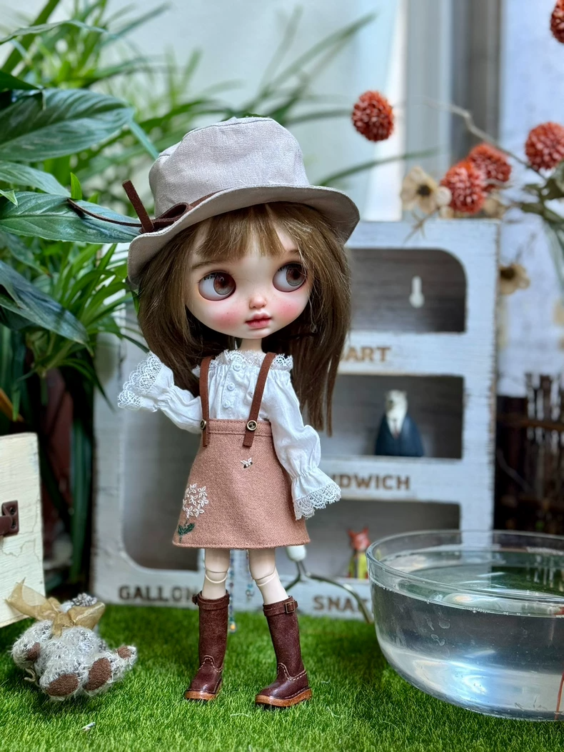 Vintage-Meets-Modern Blythe Doll Outfit: Polka Dot Blouse & Floral Skirt with Cozy Knit Hat - Image 3