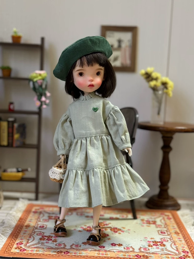 Vintage Elegance Blythe Doll Outfit – Floral Dress, Beret & Socks - Image 4
