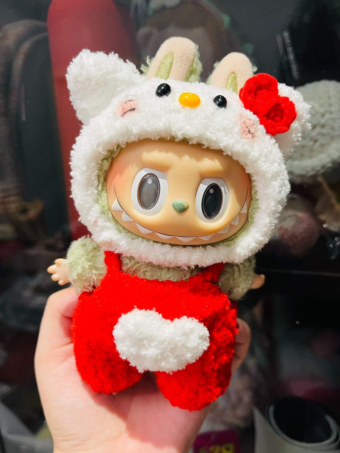 Adorable Hello Kitty-Inspired Labubu Doll Outfit – Vibrant Red & White, Plush & Adjustable for Collectors - Image 1