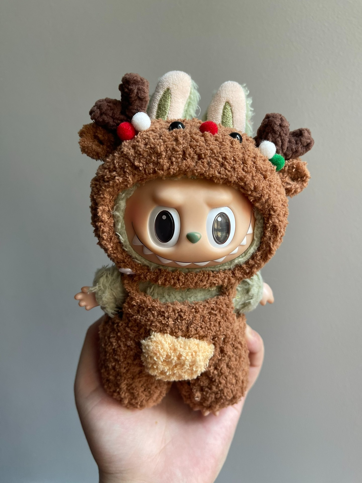 Festive Labubu Reindeer Outfit – Soft Plush Christmas Set with Hat & Pants - Image 1