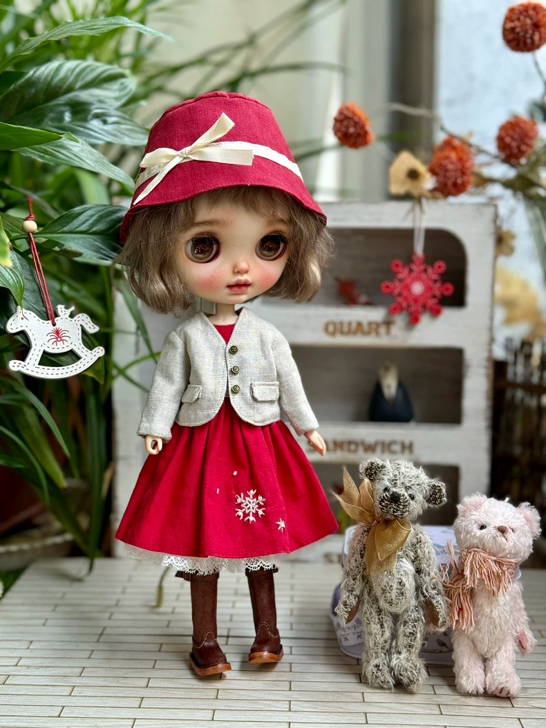 Vintage Christmas BLYTHE Doll Outfit – Elegant Red Dress with Hat & Accessories - Image 3