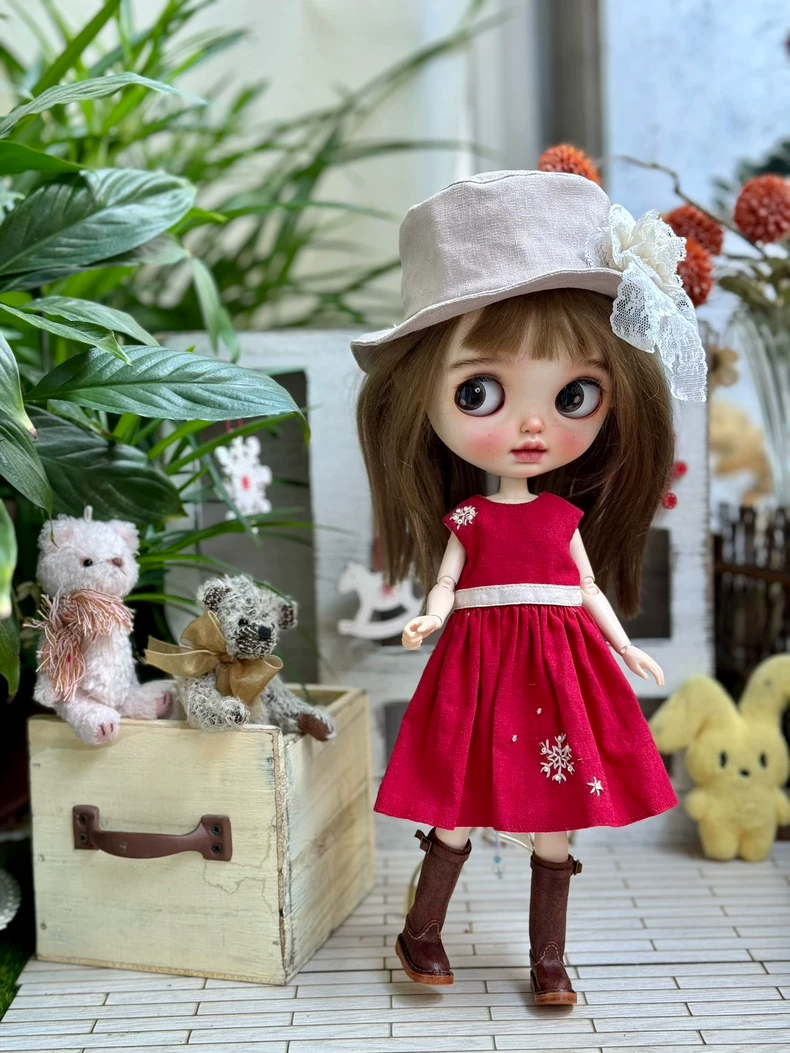 Vintage Christmas BLYTHE Doll Outfit – Elegant Red Dress with Hat & Accessories - Image 4