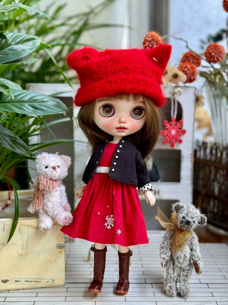 Vintage Christmas BLYTHE Doll Outfit – Elegant Red Dress with Hat & Accessories - Image 7