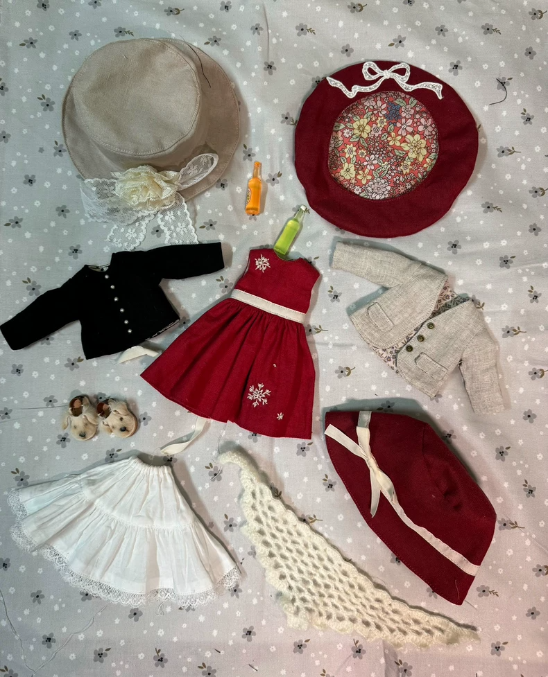 Vintage Christmas BLYTHE Doll Outfit – Elegant Red Dress with Hat & Accessories - Image 8