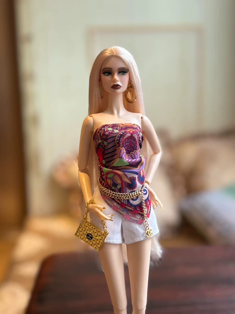 Vibrant Summer BJD Outfit: Stylish Strapless Top & Shorts with Waist Chain & Handbag - Image 1