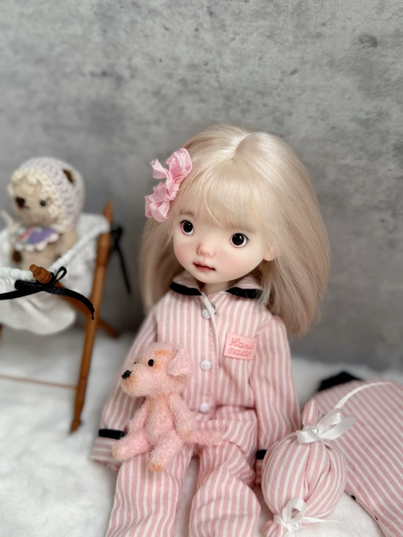 Charming Blythe Doll Sleepwear Set: Pink Striped PJs & Cozy Accessories for BJD Collectors - Image 1