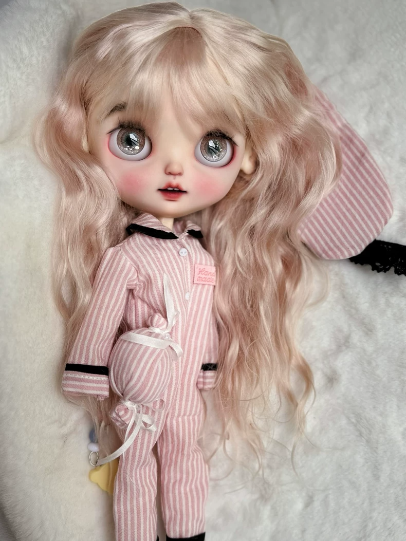 Charming Blythe Doll Sleepwear Set: Pink Striped PJs & Cozy Accessories for BJD Collectors - Image 2