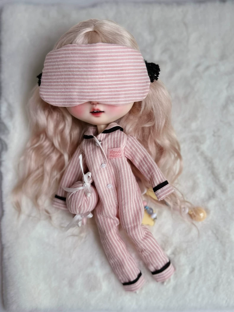Charming Blythe Doll Sleepwear Set: Pink Striped PJs & Cozy Accessories for BJD Collectors - Image 3