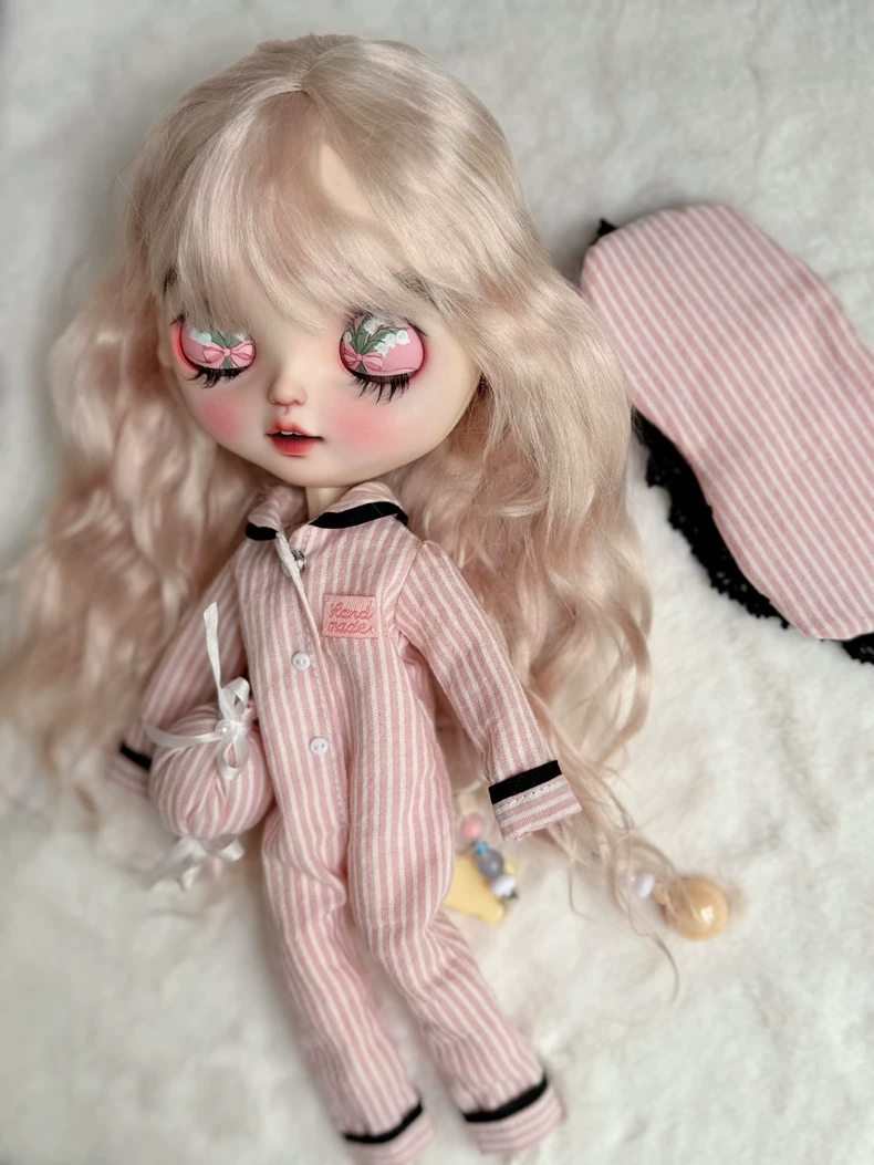 Charming Blythe Doll Sleepwear Set: Pink Striped PJs & Cozy Accessories for BJD Collectors - Image 4