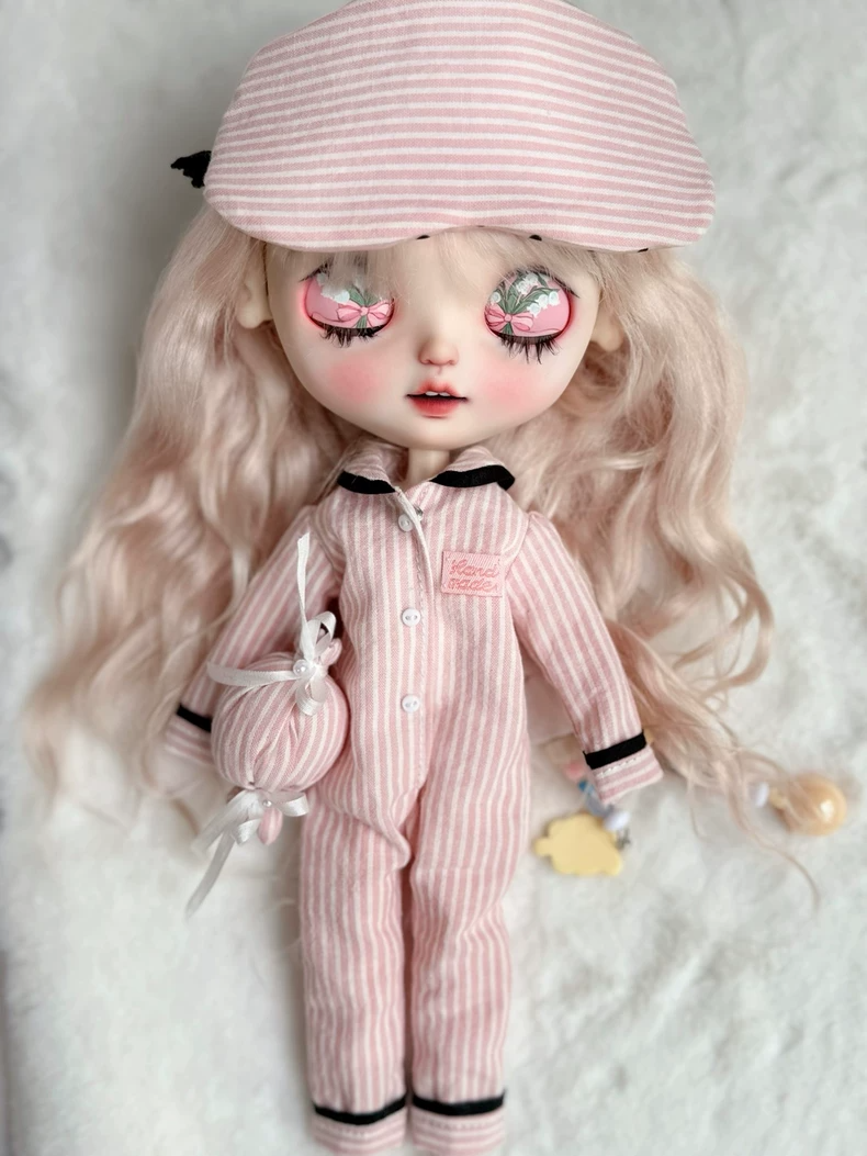 Charming Blythe Doll Sleepwear Set: Pink Striped PJs & Cozy Accessories for BJD Collectors - Image 5