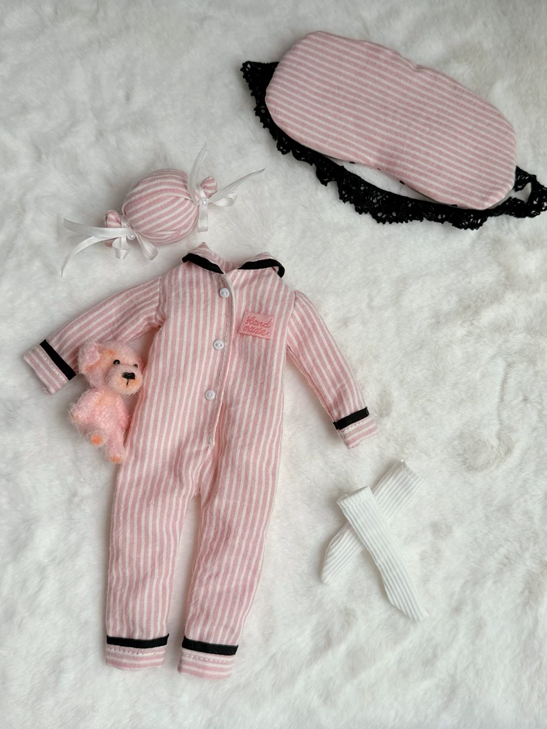 Charming Blythe Doll Sleepwear Set: Pink Striped PJs & Cozy Accessories for BJD Collectors - Image 6