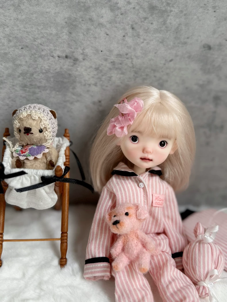 Charming Blythe Doll Sleepwear Set: Pink Striped PJs & Cozy Accessories for BJD Collectors - Image 7