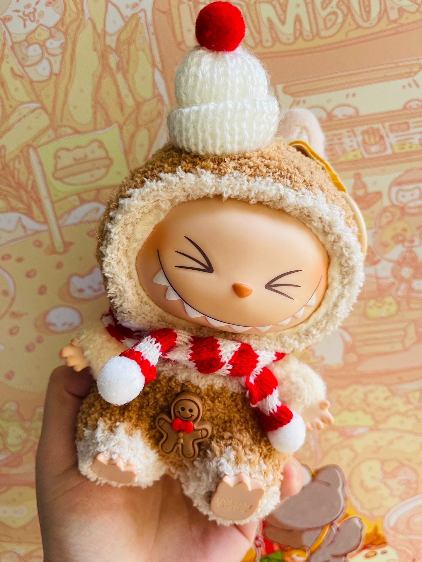 Festive Gingerbread Labubu Doll Outfit – Cozy Winter Hat, Scarf & Pants Set for Macaron & Sit Party - Image 1
