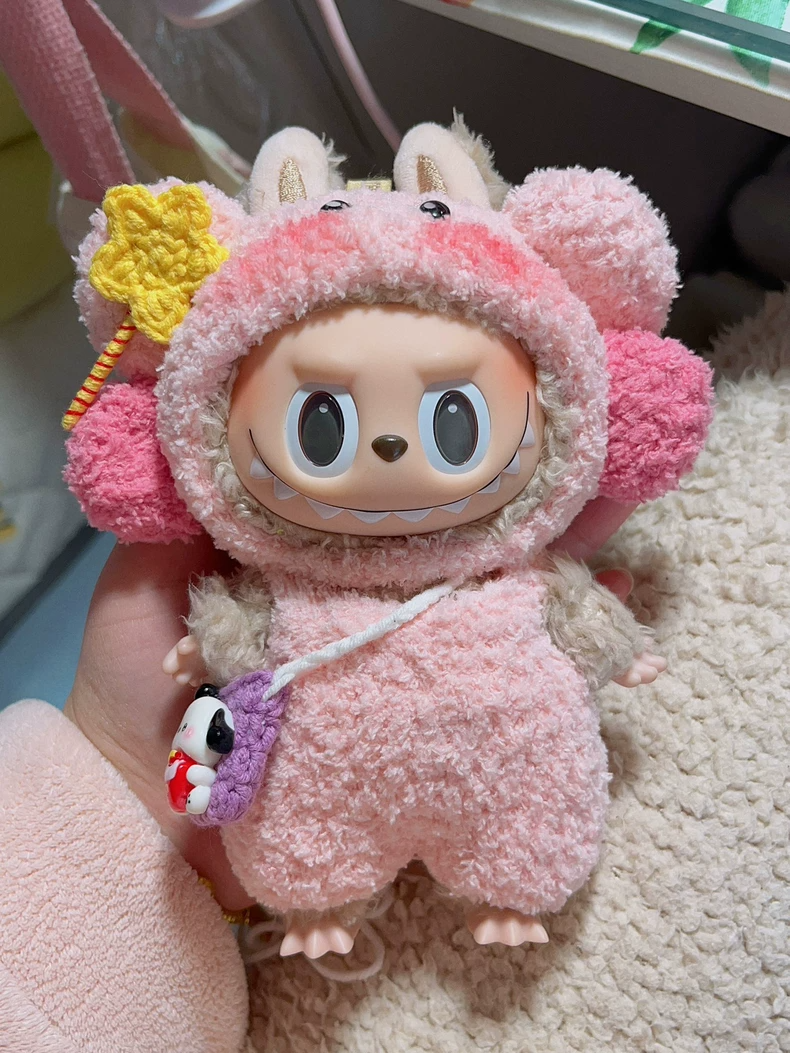 Adorable Plush Labubu Doll Outfit – Soft Fleece, Pink & Star Hood, Fits All Generations – Perfect Gift & Collectible! - Image 3