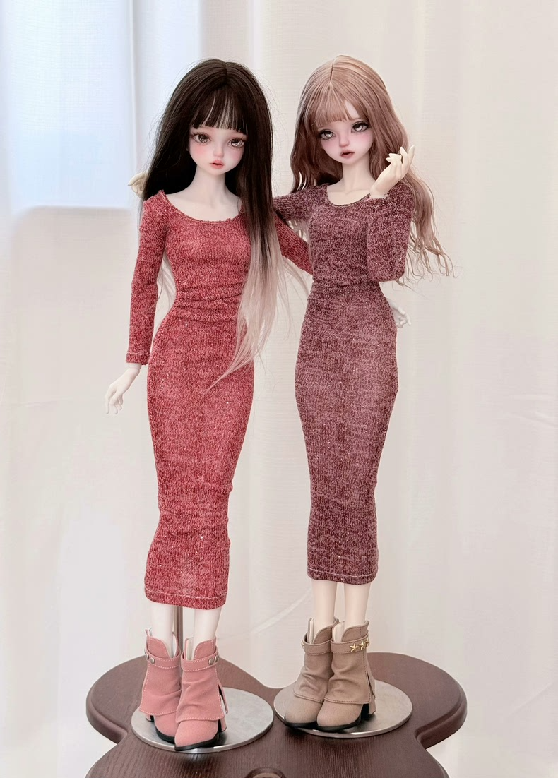 Elegant BJD 1/4 Doll Dresses: Premium Knitted Burgundy & Red Outfits for Collectors - Image 1